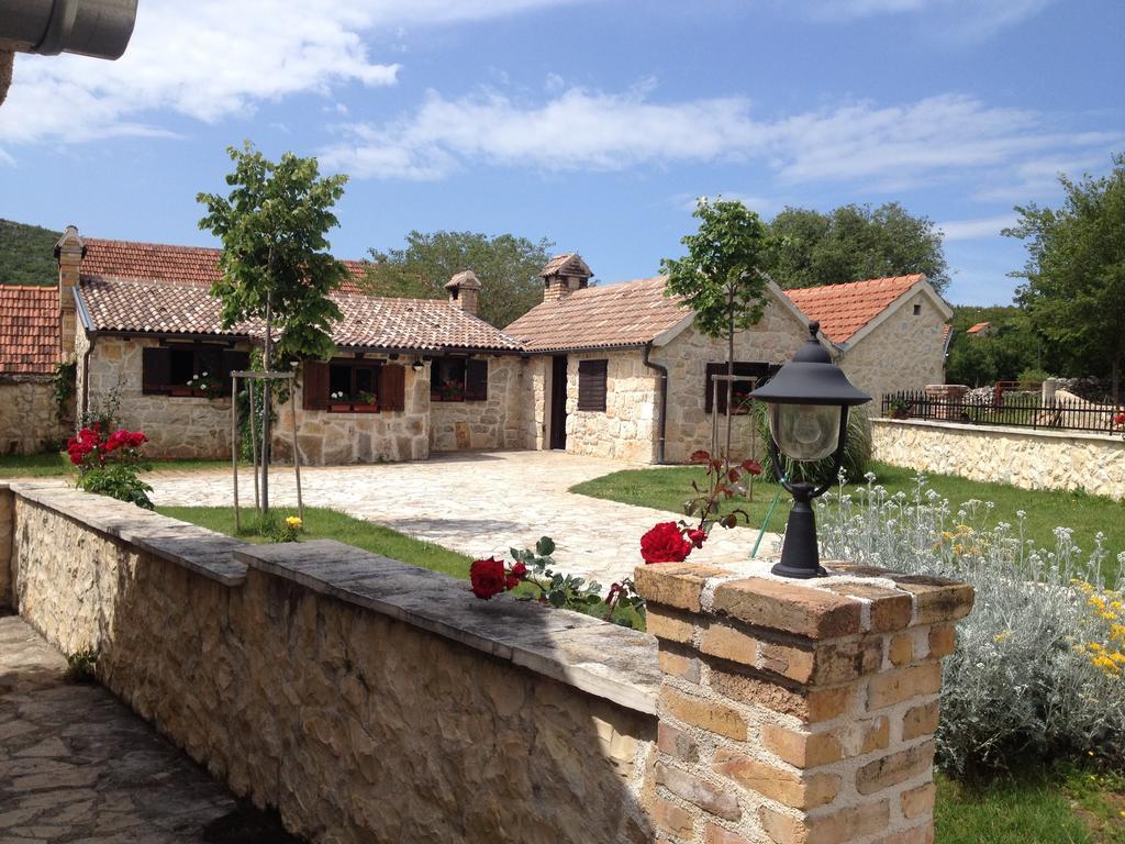 Micanovi Dvori Mobile Home Village Zrmanja Obrovac Zewnętrze zdjęcie
